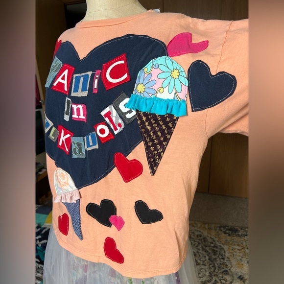 Peachy Hearts Panic Crop Tee - Picture 5 of 13